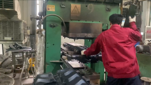 Chenille en caoutchouc 450*86SB*58B pour système de châssis de chargeuse, pièce de rechange - Product Image 3
