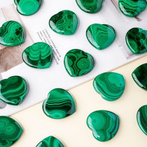 Vente en gros d'objets artisanaux en cristal, cœur en <span class=keywords><strong>malachite</strong></span> naturelle sculpté, guérison par le Reiki, décoration <span class=keywords><strong>de</strong></span> <span class=keywords><strong>la</strong></span> maison, méditation, fabrication <span class=keywords><strong>de</strong></span> bijoux spirituels, bricolage - Product Image 3