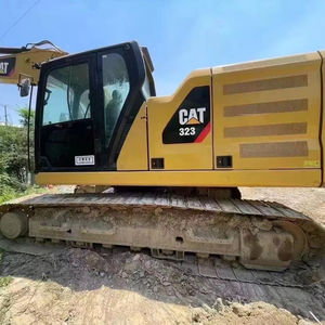Excavatrice d'occasion Caterpillar 323 de 23 tonnes, modèle d'origine sur chenilles, moteur direct CAT323D2L, en stock à vendre - Product Image 1