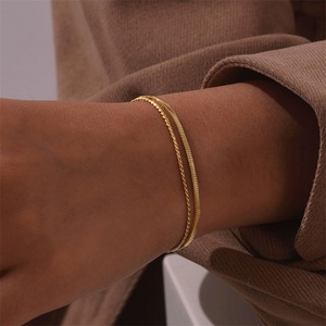 Bracelet minimaliste en acier inoxydable plaqué or, chaîne serpent superposée pour femmes - Product Image 3