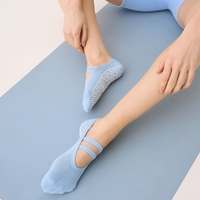 Chaussettes de yoga antidérapantes OEM pour femmes, en coton respirant, pour entraînement de Pilates en intérieur, avec logo personnalisé, invisibles et à grip, avec lanières