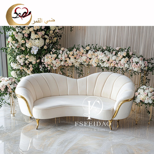 Sofá Moderno de Tres Plazas en Cuero Blanco con Diseño Acolchado para Salón, Salón de Banquetes, Apartamento u Hotel - Product Image 5
