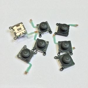 อะไหล่จอยสติ๊กสำหรับ PSV2000แบบอนาล็อกสำหรับ <span class=keywords><strong>PS</strong></span> <span class=keywords><strong>Vita</strong></span> <span class=keywords><strong>2000</strong></span> 3D ซ่อมทัมป์สติ๊ก - Product Image 3