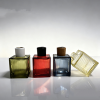 Bouteille diffuseur de parfum en verre carrée à rayures verticales de 200 ml avec bouchon à vis, pour huiles essentielles et parfums d'ambiance