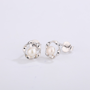 Élégantes boucles d'oreilles clous en argent S925 avec perles d'eau douce et zircon, bijoux floraux délicats pour femme, cadeau de mariage ou de mariée - Product Image 2