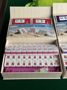 Table de Mahjong flottante <span class=keywords><strong>Ava</strong></span> American pour piscine, plage, fêtes estivales en extérieur, personnalisée en acrylique gravé rose et violet, style <span class=keywords><strong>EVA</strong></span> étanche - Product Image 3