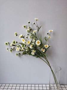 Flores de Margarita Secas Artificiales de Seda al por Mayor de Fábrica - Estilo Vintage Realista Hecho a Mano para el Hogar y Fiestas de Navidad - Product Image 4