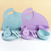 Ensemble de vaisselle pour bébé de qualité alimentaire, réutilisable, avec bavoir, bol à soupe résistant à la chaleur, assiette compartimentée, tapis de table antidérapant et cuillère-fourchette lavable