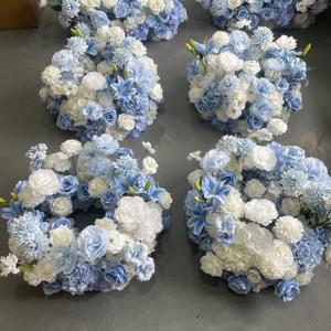 Centro de Mesa de Flores Artificiales Blancas y Azules de Alta Calidad GreenLife Exclusive de 60 cm para Decoración de Mesa de Boda y Banquete - Product Image 5