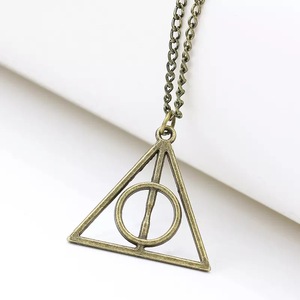 Colliers en alliage pour couple tendance, <span class=keywords><strong>Harry</strong></span> <span class=keywords><strong>Potter</strong></span>, Reliques de la Mort, collier triangle rotatif - Product Image 6