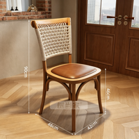 Ensemble de meubles de salle à manger vintage pour café commercial, table carrée en bois massif et chaises de salle à manger avec dossier en rotin pour restaurant, bistrot, café