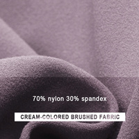 Short de yoga en tissu brossé FDK4208 avec double taille et design rehausseur de hanches pour la course en extérieur et le fitness