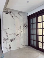 Panneau mural en PVC à grain de marbre de luxe, résistant à l'humidité et aux UV, respectueux de l'environnement, pour la décoration commerciale du Moyen-Orient, projet hôtelier