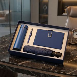 Cadeau d'entreprise personnalisé : Tasse isotherme et carnet avec logo sur mesure - Product Image 4
