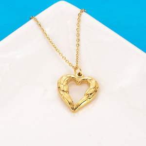 Collana con ciondolo <span class=keywords><strong>piccolo</strong></span> da donna con <span class=keywords><strong>cuore</strong></span> aperto in acciaio inossidabile placcato oro all'ingrosso - Product Image 5