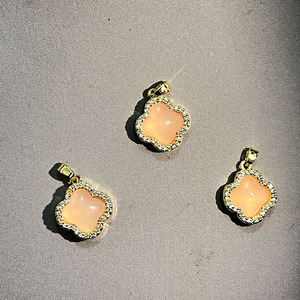 Colgante de Trébol de Cuatro Hojas, Aleación de Cobre con Microincrustaciones, Amuleto Temático, Joyería Unisex, Accesorio de Regalo - Product Image 2