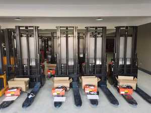 Çin Malı Malzeme Taşıma Ekipmanları Lojistik 2 Ton Hidrolik Forklift CDD20 Mini Elektrikli Yürüyen İstifleyici Yeşil Enerji - Product Image 5