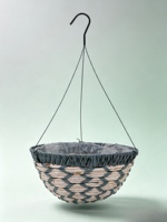 Panier suspendu gris et blanc aspect osier, poignée en tissu, doublure en plastique, pot de jardin mural extérieur