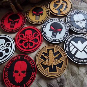 Écusson personnalisé en caoutchouc souple 3D, petit patch en PVC silicone gaufré, motif dessin animé, lettre, logo pour vêtements et chapeaux - Product Image 3