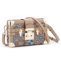 Tas Selempang PU Laris Manis Lintas Negara, Model Bahu Tunggal, Ukuran Kecil, Gaya Eropa Amerika Retro Etnik Motif Bunga untuk Wanita Musim Dingin