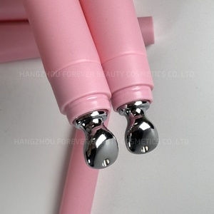 Logo personnalisé Lèvres <span class=keywords><strong>Injection</strong></span> Volumateur Repulpant <span class=keywords><strong>Gloss</strong></span> dans un emballage rose Produit de rouge à lèvres à basse quantité minimale de commande - Product Image 3