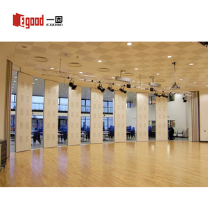 Pared divisoria móvil para gimnasio y auditorio con diseño plegable ignífugo e insonorizado - Product Image 1