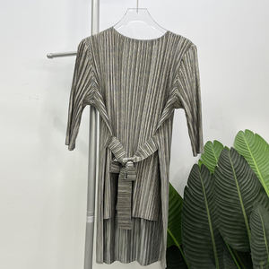 Miyake – T-shirt plissé deux pièces à manches mi-longues pour femme, haut, pantalon ample, nœud papillon, ensemble décontracté de créateur Original - Product Image 3