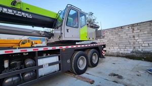 Camion-grue Zoomlion d'occasion de 70 tonnes, pompe hydraulique et moteur fonctionnels, machine de levage industrielle économique - Product Image 3