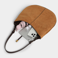 Nouveau Sac Femme Populaire 2025 avec Accessoires Métalliques Cramoisi, Sac Seau Grande Capacité Tendance à Porter à l'Épaule