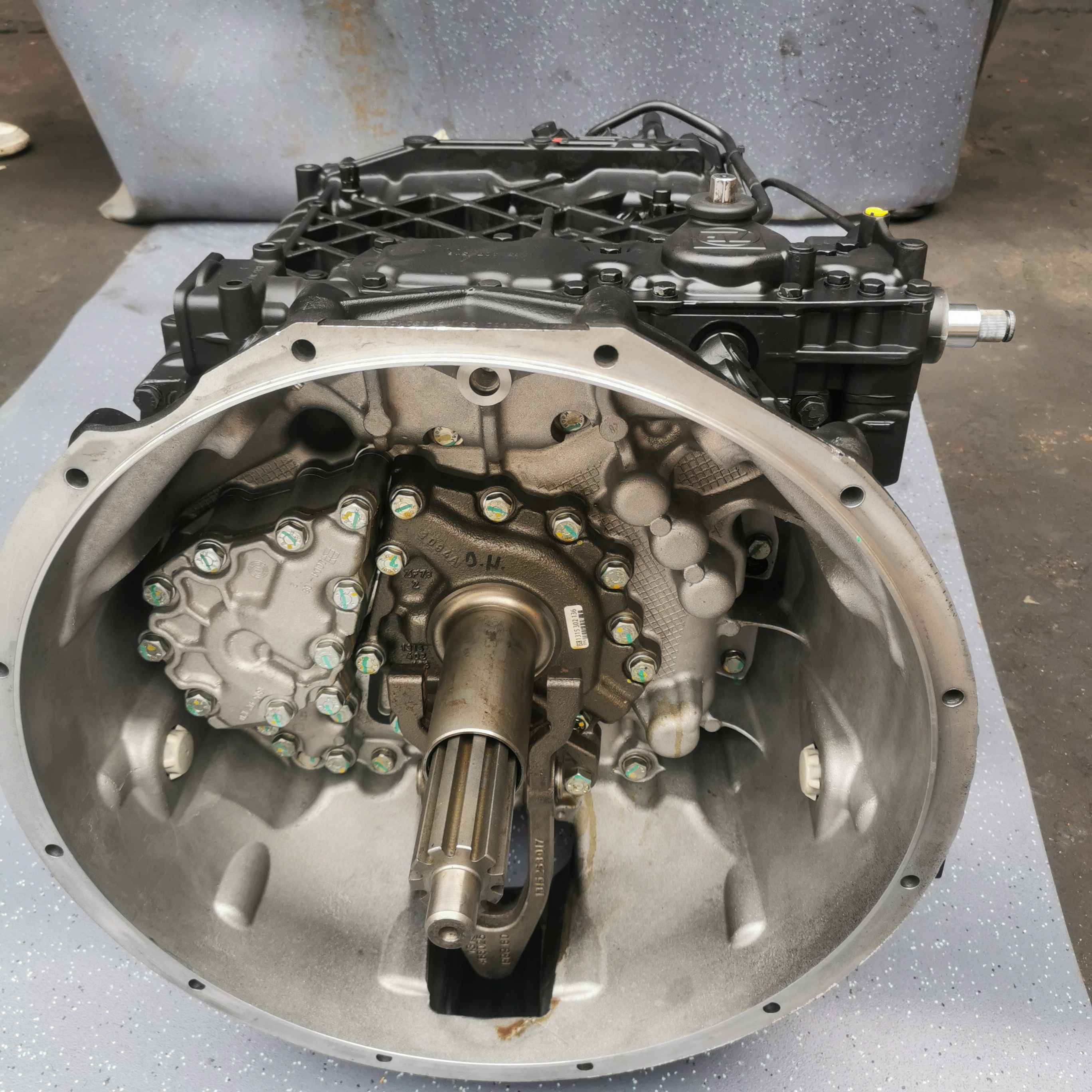 16S221OD Truck Transmission Assembly - 16 Speed Overdrive