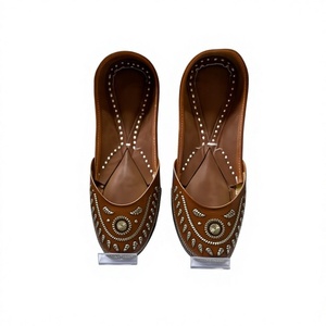 BS INTERNATIONAL Chaussures pour femmes en cuir véritable faites à la main, broderie personnalisée, motif floral, boucle, bride, talon plat, tendance de la mode - Product Image 3