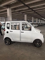 Quadricycle électrique compact entièrement fermé homologué CEE, haute performance, léger, pour la mobilité urbaine et les trajets en ville