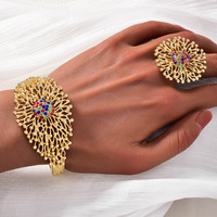 Parure de bijoux de mariée indienne transfrontalière Europe, Amérique et Dubaï, en or 18 carats incrusté de strass, comprenant collier, boucles d'oreilles, bague et bracelet