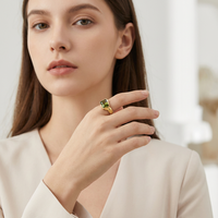 Bague ZG tendance à texture martelée, sertie de zircon cubique vert carré, en laiton plaqué or, bijou pour usage quotidien