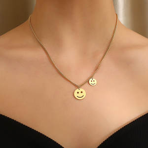 Collier avec pendentif visage souriant en acier inoxydable 316L plaqué or 14k 18k PVD, étanche, avec logo personnalisé, pour hommes et femmes - Product Image 3