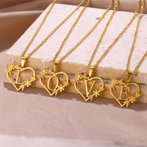 Colliers en gros en acier inoxydable pour femmes, avec initiale en forme de cœur ajouré, lettres de l'alphabet A-Z (26 lettres) - Product Image 4