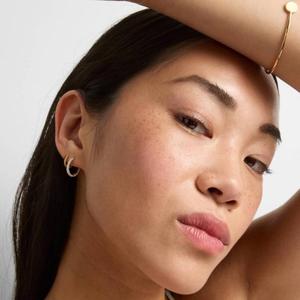 Magnifiques boucles d'oreilles créoles en argent sterling 925 plaqué or avec moissanite, bijoux fins de luxe élégants et tendance, accessoire de mode. - Product Image 3