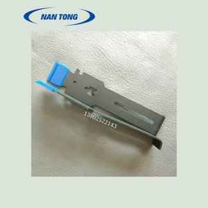 Raspador de tinta Nantong para máquina de impresión Heidelberg SM74, tipo de cuchilla con apertura inclinada, operación manual - Product Image 2