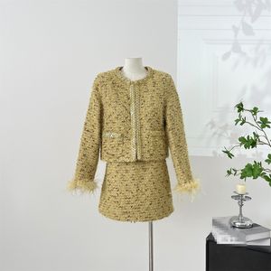 <span class=keywords><strong>Abbigliamento</strong></span> di lusso leggero 2025 autunno nuovo stile stile elegante cappotto da <span class=keywords><strong>donna</strong></span> con giuntura manica pelosa gonna corta Set due pezzi - Product Image 4