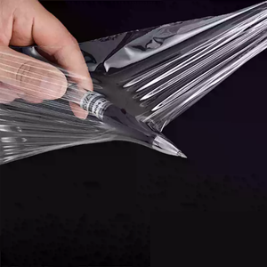 Película de envoltura elástica translúcida Pudi PE de 50cm, película de embalaje de plástico rojo de alto brillo, película de embalaje impermeable - Product Image 3