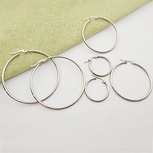 <span class=keywords><strong>Orecchini</strong></span> a cerchio grandi lisci in <span class=keywords><strong>acciaio</strong></span> inossidabile esagerano l'orecchino ad anello rotondo in oro con cerchio <span class=keywords><strong>chirurgico</strong></span> per gioielli da <span class=keywords><strong>donna</strong></span> - Product Image 2