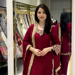 Ensemble Salwar Kameez 2 Pièces Brodé Bordeaux pour Femme – Haut Long et Pantalon Coupe Ajustée Séchage Rapide Style Traditionnel - Product Image 1