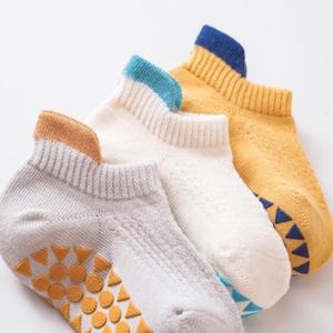 Chaussettes antidérapantes fines de couleur unie pour le printemps et l'automne, confortables pour la marche, adaptées aux enfants et aux jeunes nourrissons, chaussettes pour bébés - Product Image 2