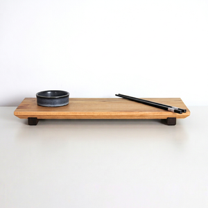 Planche de service japonaise en bois de teck et frêne, écologique, biodégradable, qualité alimentaire, pieds foncés, bicolore, pour restauration fine, OEM personnalisé - Product Image 1
