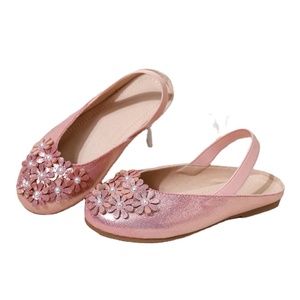 Chaussures de princesse à enfiler pour enfants avec perles, sandales de plage à semelle souple avec bride arrière - Product Image 1
