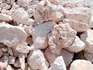 Đá vôi Chunk là đặc biệt, mỗi Chunk đá vôi hiển thị sự quyến rũ độc đáo của hàng thủ công Indonesia. - Product Image 3