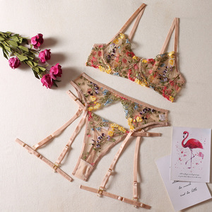 2025 Sexy ver a través <span class=keywords><strong>de</strong></span> la ropa interior encaje bordado Tanga con anillo en la pierna conjunto <span class=keywords><strong>de</strong></span> lencería Sexy <span class=keywords><strong>de</strong></span> tres piezas - Product Image 3