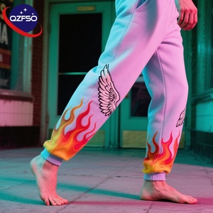 QZFSO, pantalones de chándal de algodón con estampado gráfico de letras bordadas personalizadas, pantalones apilados Acampanados para exteriores de felpa francesa cepillada difusa para hombres - Product Image 1