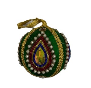 Adornos Navideños de Terciopelo Zardozi Elegantes y de Lujo – Adornos Bordados a Mano con Estilo Mughal, Decoración Colgante - Product Image 2