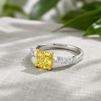 Nouvelle bague de mariage de luxe en or blanc 18 carats avec diamant de laboratoire jaune fantaisie taille coussin de 0,6 carat et bande de diamants